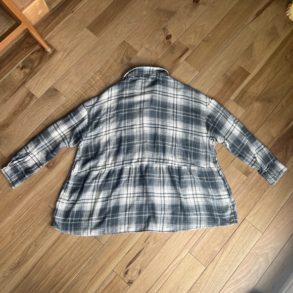 American Eagle Outfitters Navy and White Plaid Shirt - Picture 8 of 10